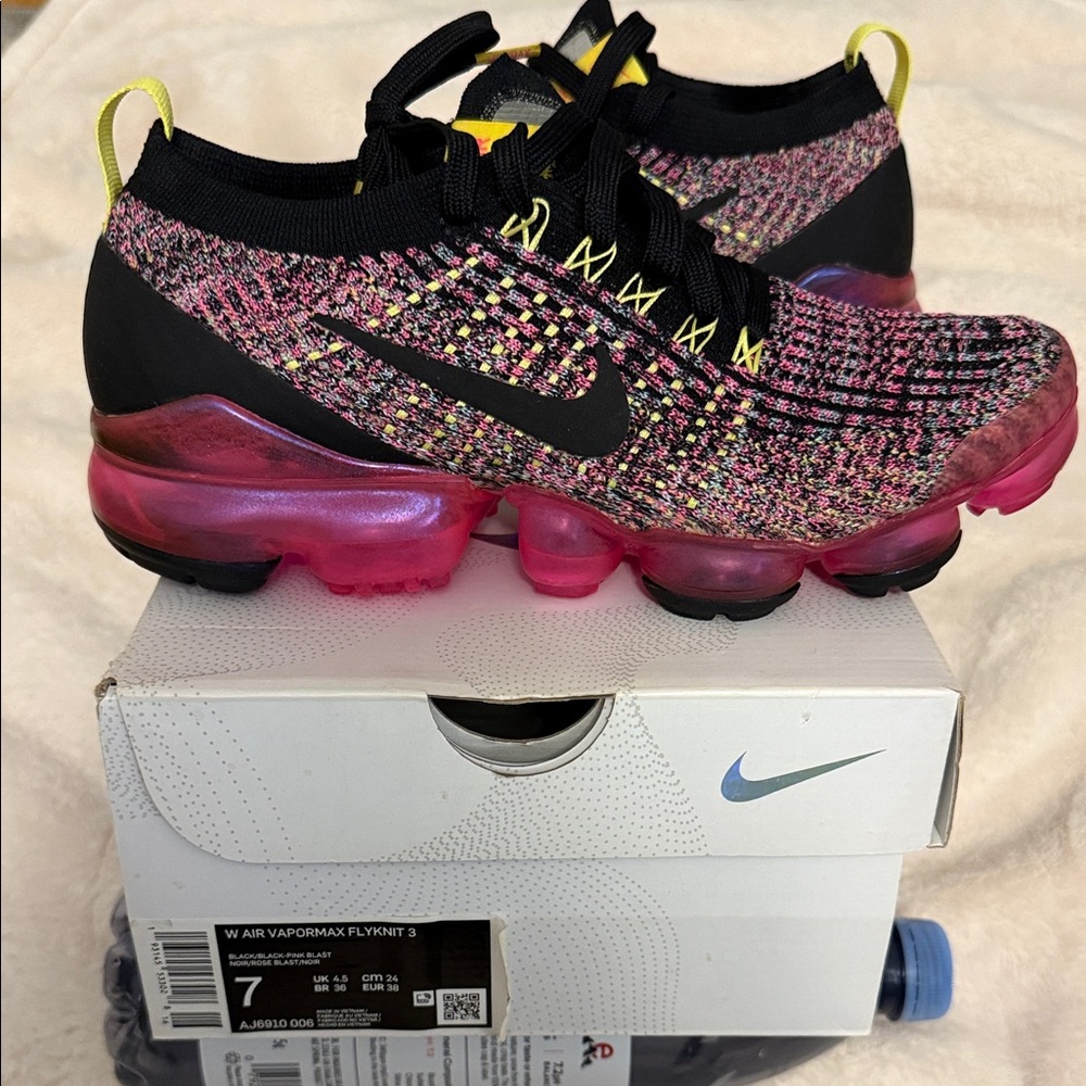 Nike WOMEN VaporMax Flyknit Sneakers - Black and Pink (Gently used once)
